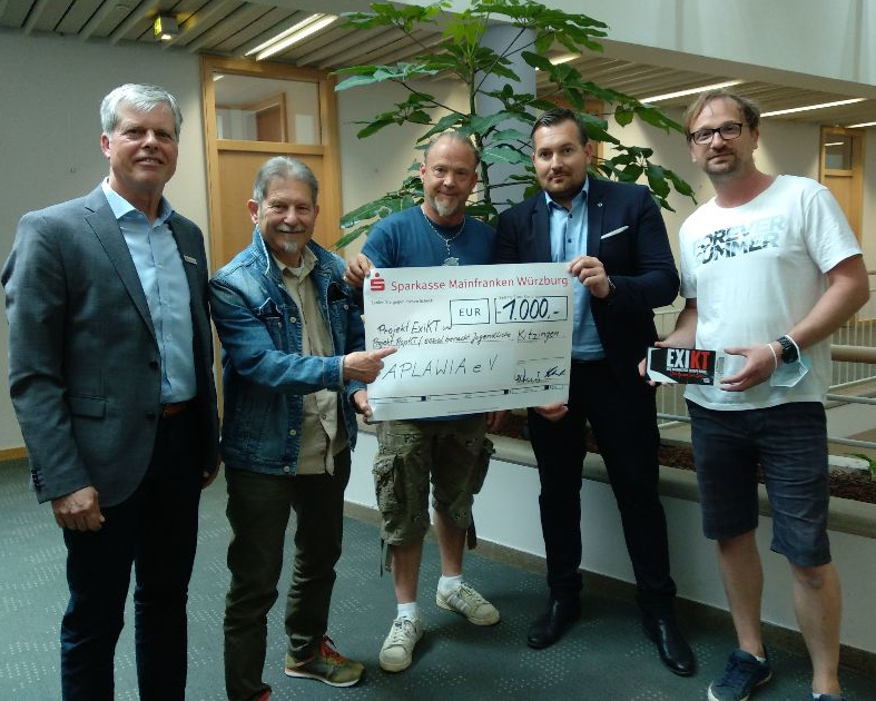Sparkasse Mainfranken unterstützt Sozialarbeit des Aplawia e.V. mit großzügiger Spende